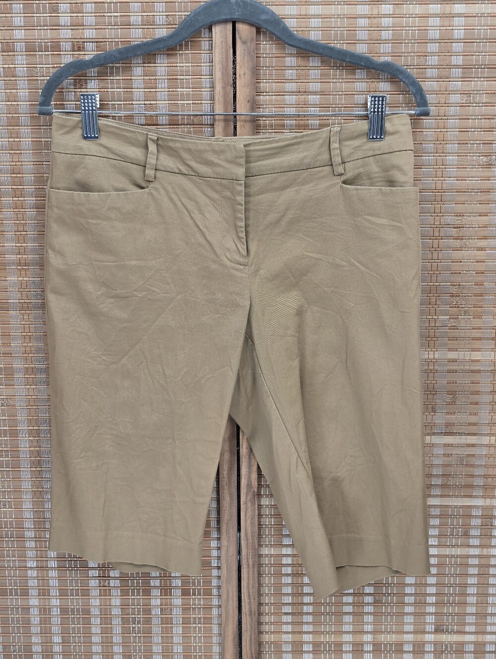 ♤ New York & Co Khaki Stretch Bermuda Shorts Size 4